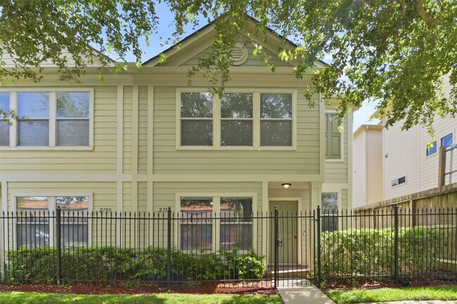 Primary Photo - 2711 Polk St