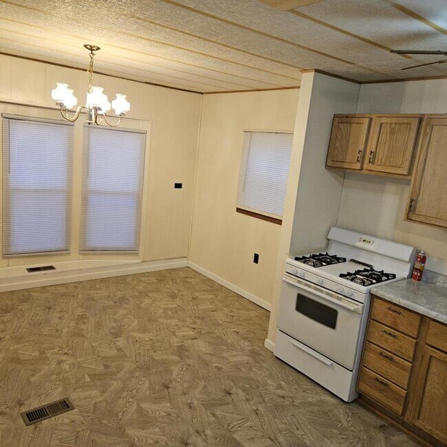 Building Photo - 111 Franklin St