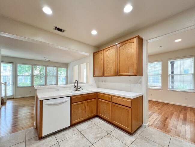 Building Photo - South Napa Three Bedroom House