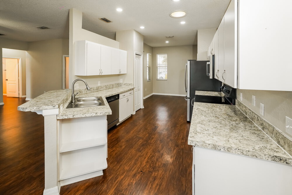 Building Photo - 6033 Live Oak Dr