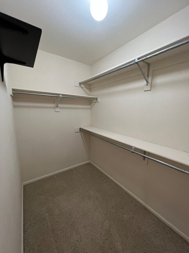 Building Photo - 5494 S Picadilly St