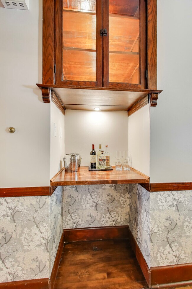 Building Photo - 6542 N Newgard Ave