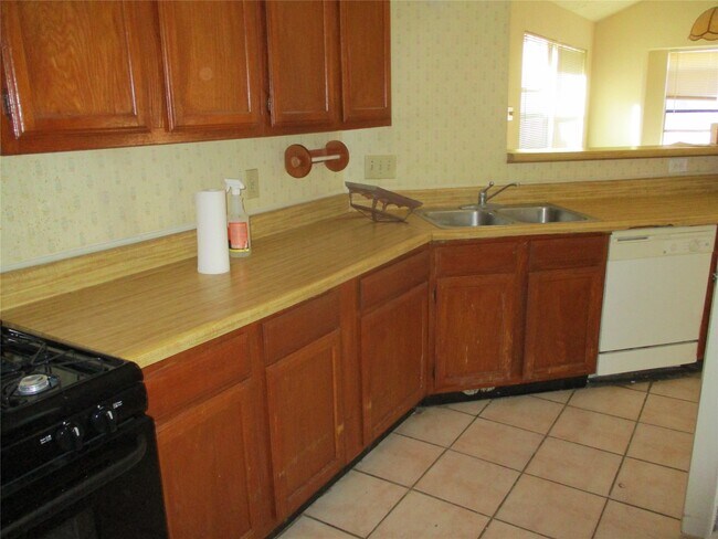 Building Photo - 19947 Mountain Dale Dr