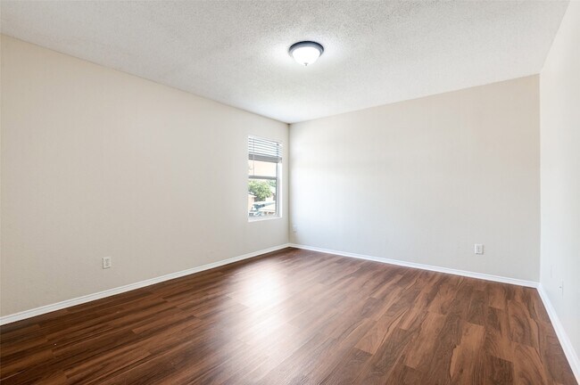 Building Photo - 2232 White Pine Dr