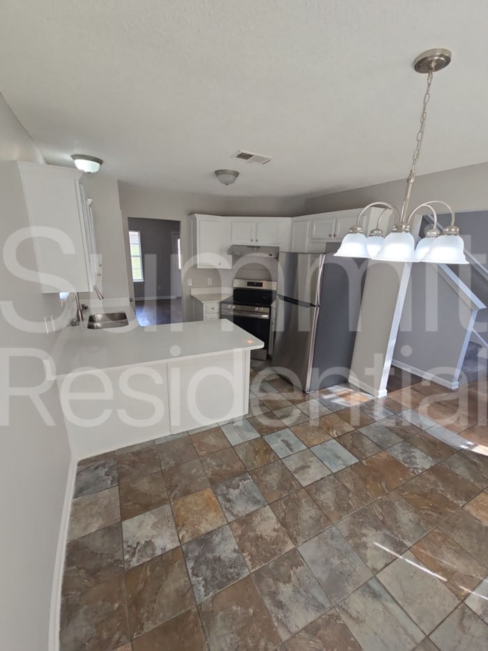 Building Photo - 4560 Longtree Ave