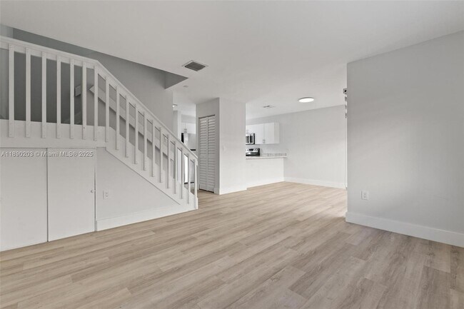 Building Photo - 6255 SW Kendale Lakes Cir