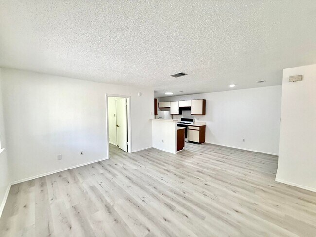 Building Photo - 403 Country Aire Dr