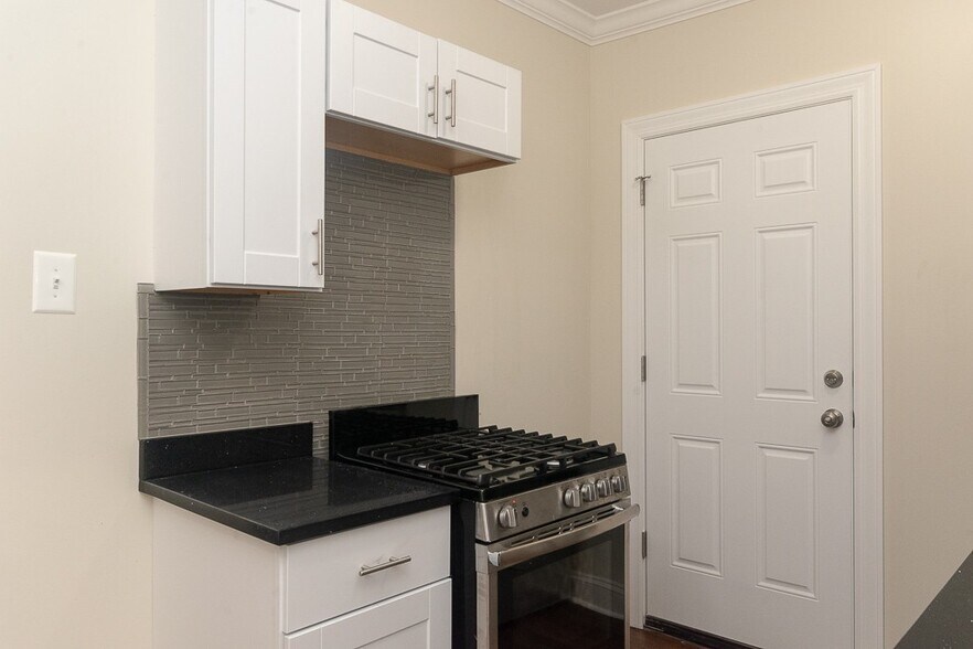 Building Photo - 3817 N Greenview Ave