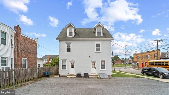 Building Photo - 203 S Springfield Rd