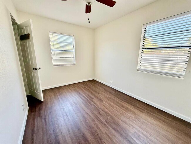 Building Photo - 4109 W Wallace Ave