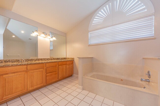 Building Photo - 2225 Silver Sands Ct