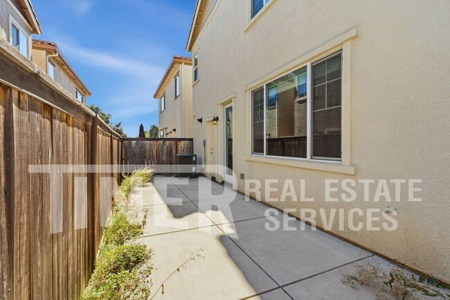 Building Photo - 3255 Pitkin Way