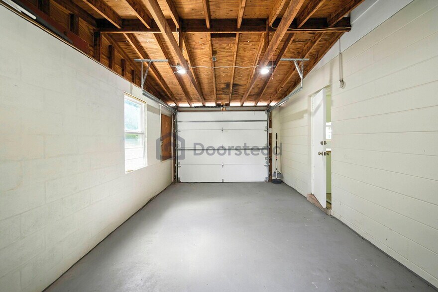 Building Photo - 4291 Porpoise Dr SE