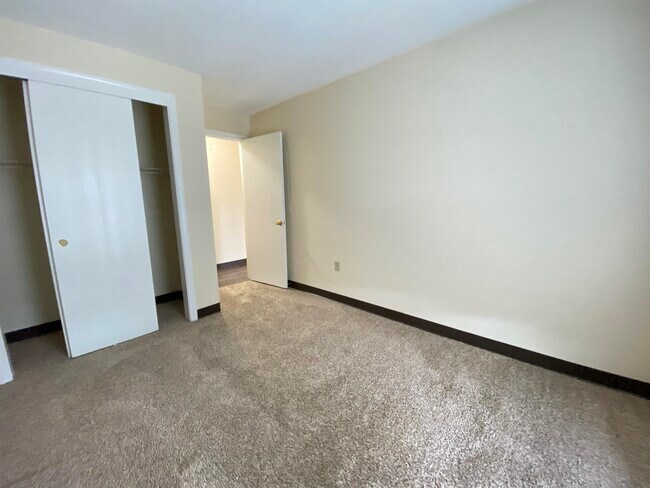 Building Photo - 119 Eastern Ave