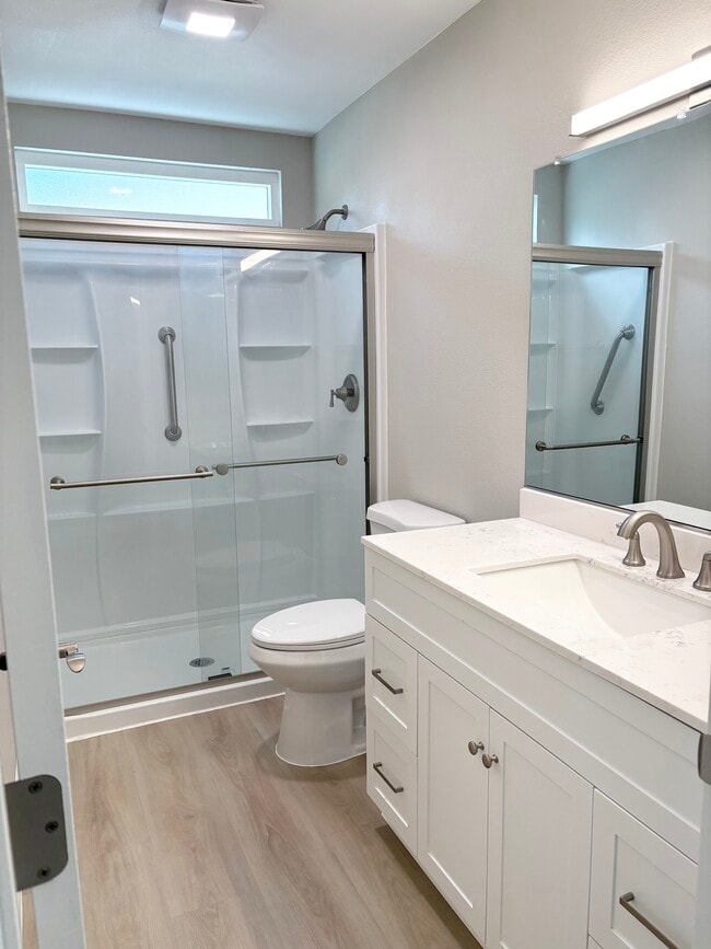 Building Photo - 3571 Lake Crest Dr