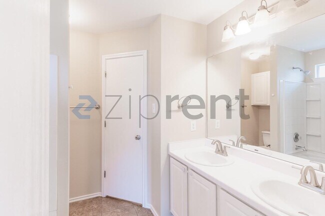 Building Photo - 419 Indian Meadow Dr