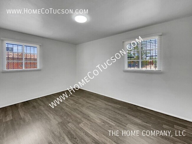 Building Photo - 2602 E Keswick Cir