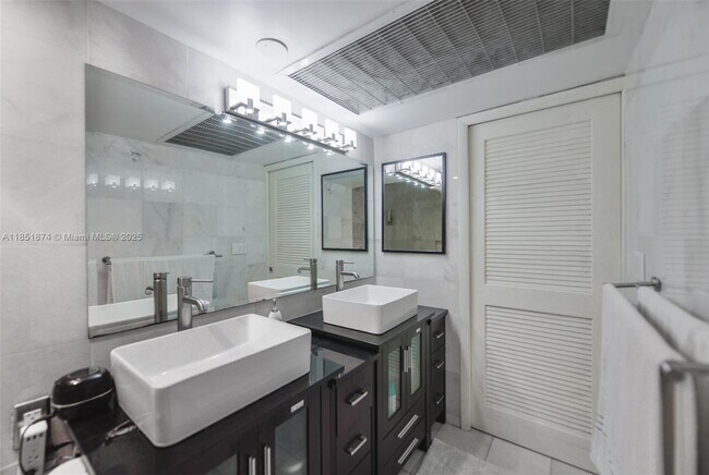Building Photo - 5838 Collins Ave