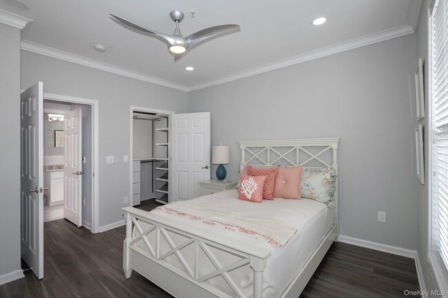 Building Photo - 422 Charles Pond Dr