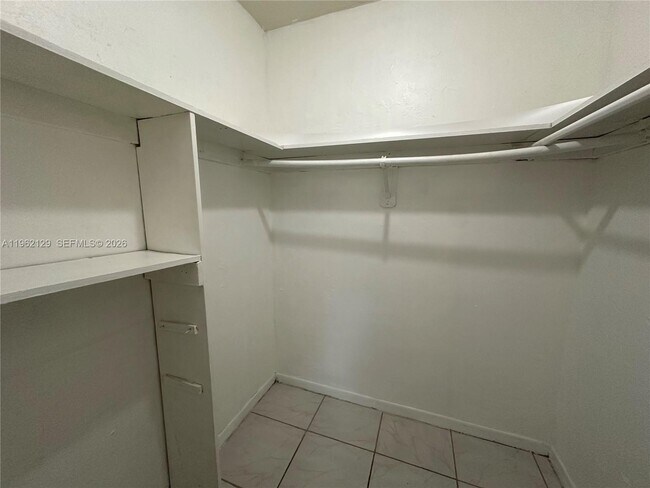 Building Photo - 1008 NW 45th Ave