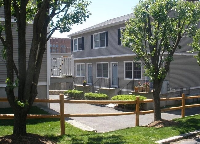 Primary Photo - 48 Strawberry Hill Ave