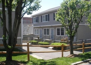 Building Photo - 48 Strawberry Hill Ave