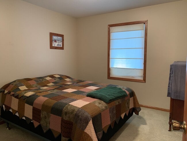 Building Photo - Executive 3 Bedroom Home