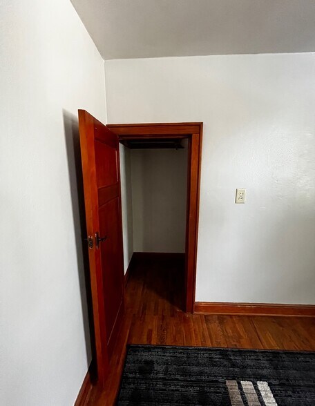 Building Photo - 257 Ledgeview Ave