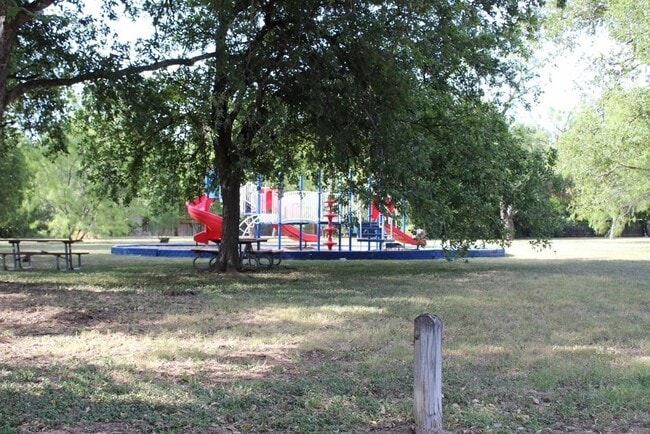 Building Photo - 3125 Fritz Hughes Park Rd