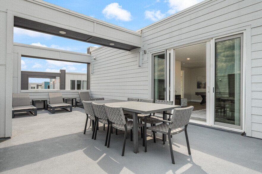 Building Photo - 7740 Sandy Ridge Dr