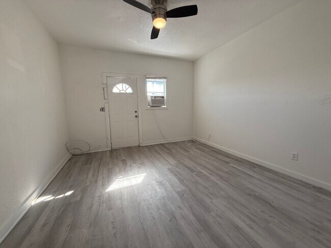 Building Photo - 401 N Wild Olive Ave