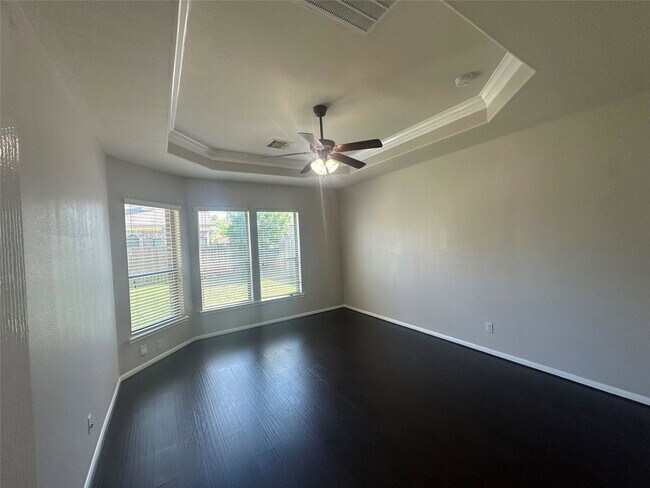 Building Photo - Spear Trail Court, Rosharon, TX 77583 - 4 BR 2.5 BA single-family home