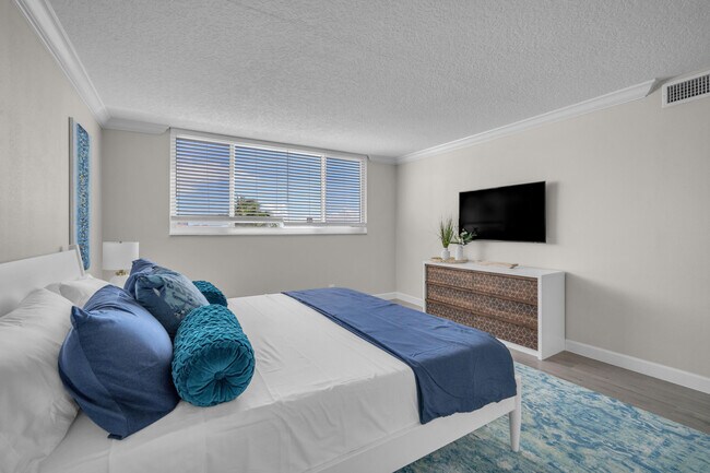 Building Photo - 601 N Ocean Blvd