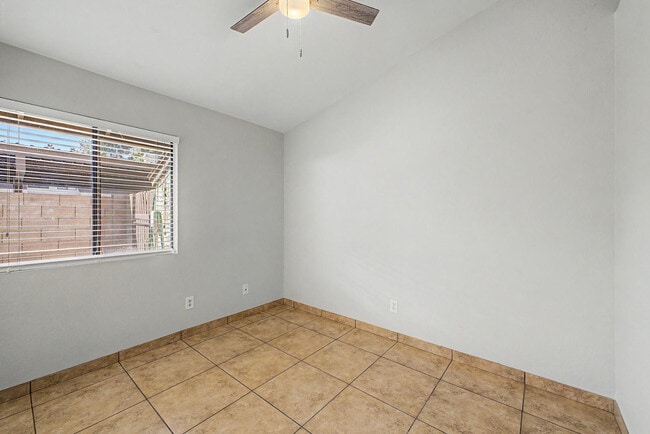 Building Photo - 170 E Guadalupe Rd