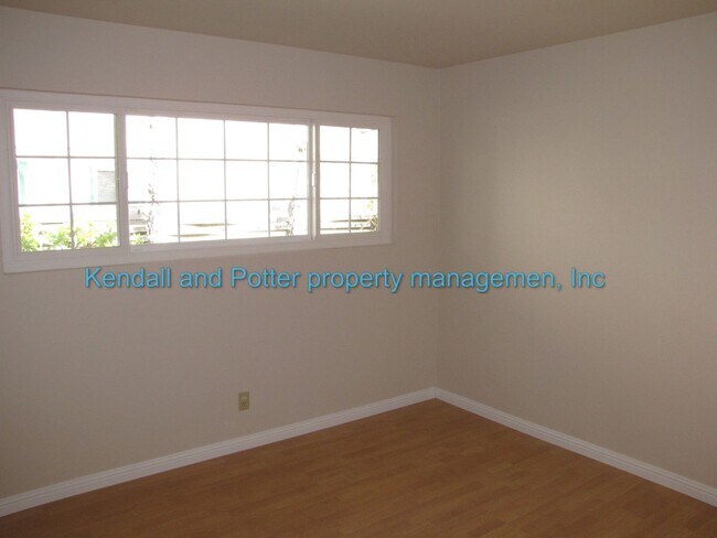 Building Photo - 302/303