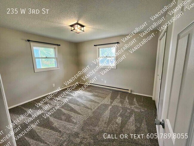 Building Photo - 235 W 3rd St-