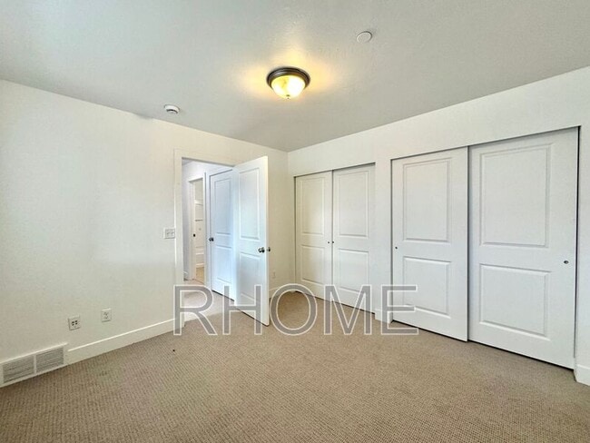 Building Photo - 10384 S Clarks Hill Dr