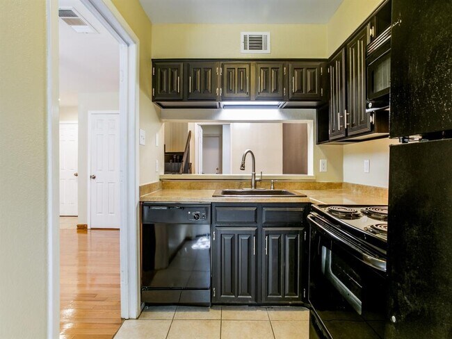 Building Photo - 336 Melrose Dr