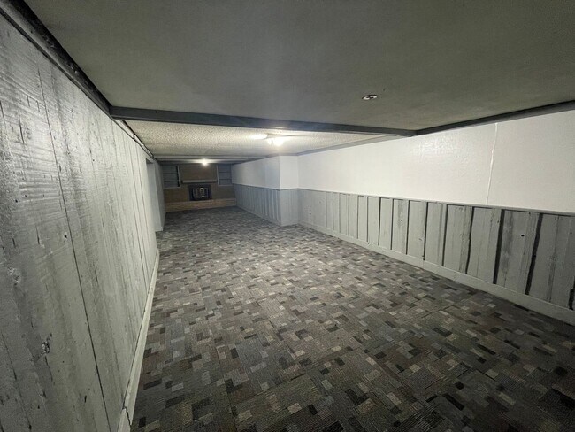 Building Photo - Raised Ranch with a 2 car attached garage in PV Schools