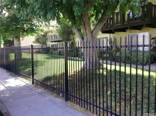 Building Photo - 127 Tiger Ln