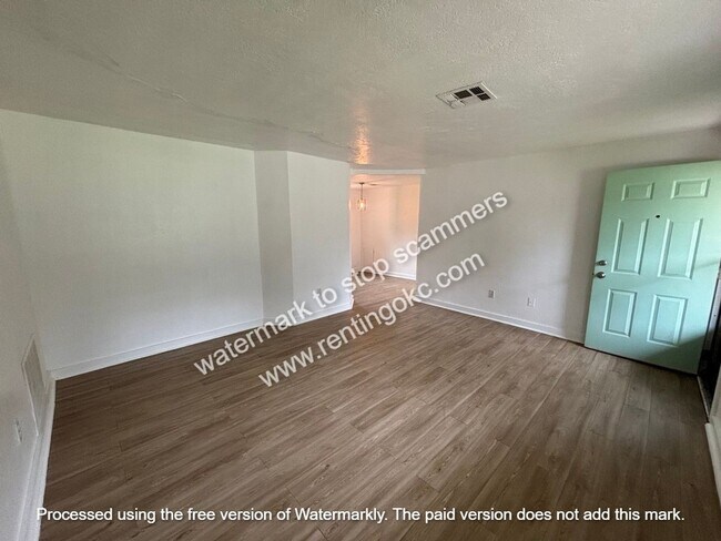 Building Photo - Nice 3 bedroom ready to go!