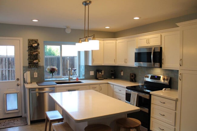 Building Photo - 4901 E Kelton Ln