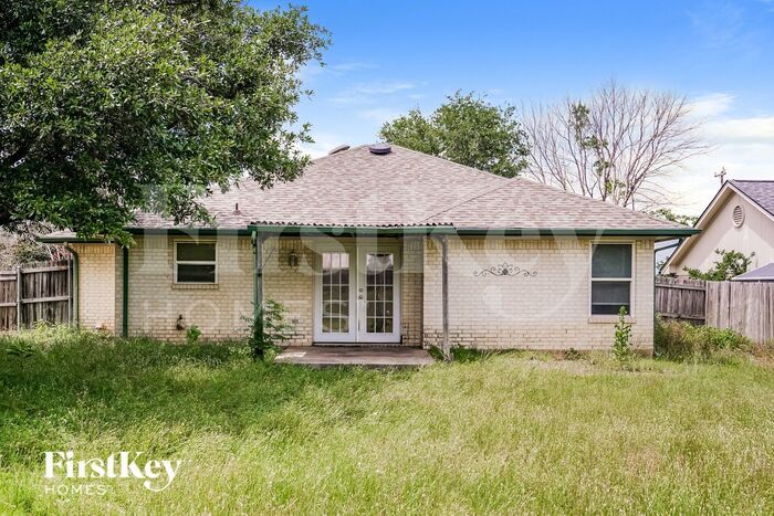 Building Photo - 1000 High Crest Dr