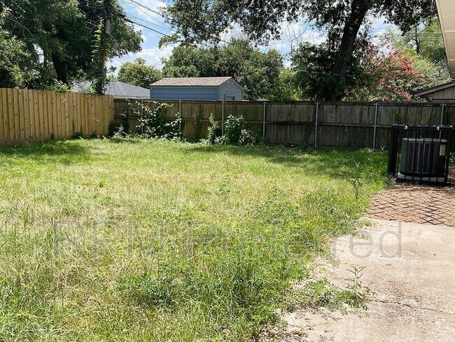 Building Photo - 10506 Rockaway Dr