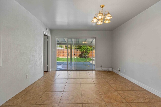 Building Photo - 2825 Westchester Ln