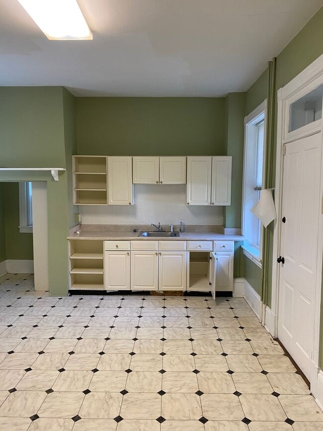 Building Photo - Large Victorian House in Lancaster City wi...