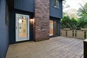 Building Photo - 5 Treetop Park