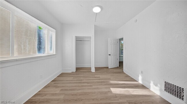 Building Photo - 511 Brown St