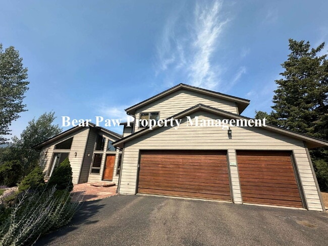 Building Photo - Mountain Retreat!!