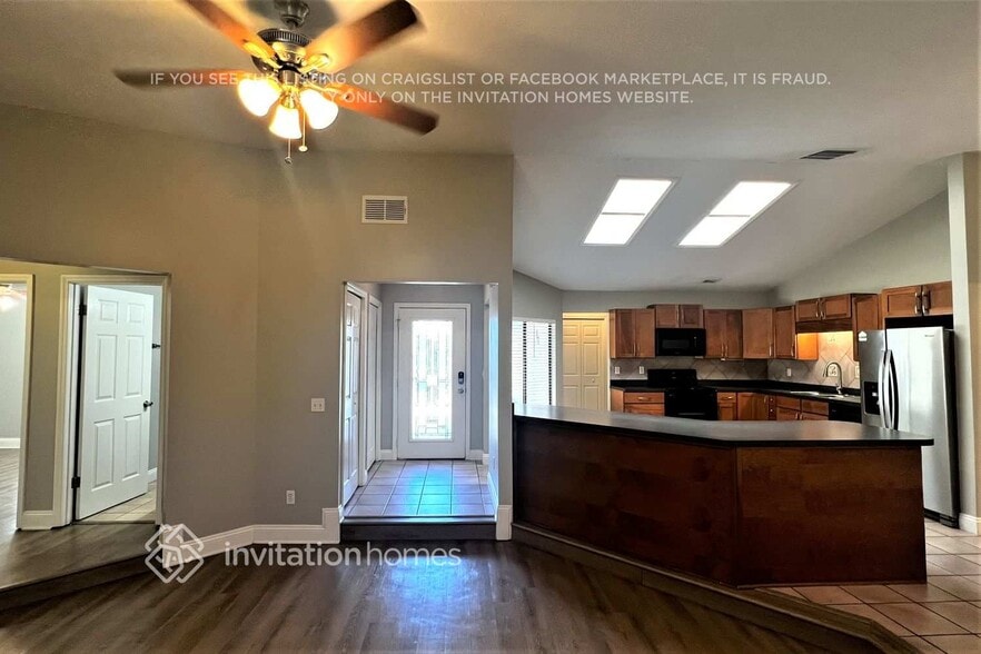 Building Photo - 80 Hartwood St